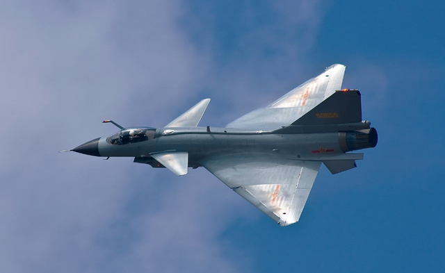 歼10c战机性能如何采用dsi进气道空中机动性极其出色