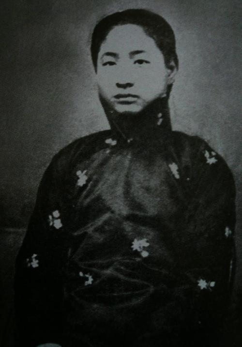 小凤仙下嫁锅炉工痴呆中离世仍带蔡锷照片蔡锷后人自作多情