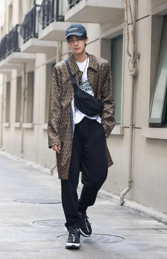 宋威龙的日常穿搭真是男友风的最佳模板t恤配衬衫好清爽