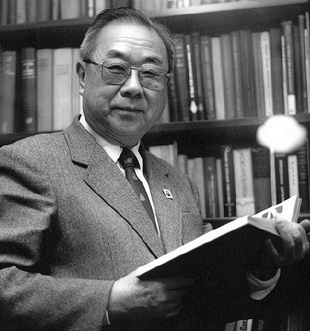 有一天张克群正在花园里写生,被梁思成看见.