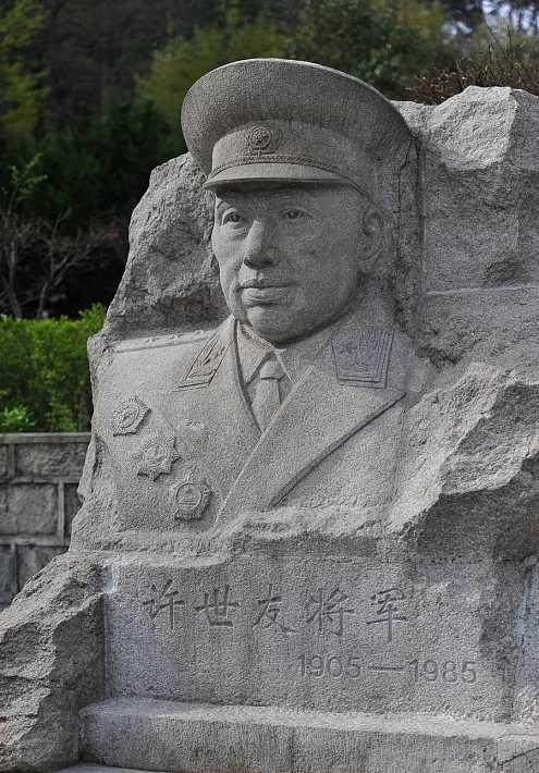 他是我国的开国上将曾经被警务员打倒起来后却说了这样一句话