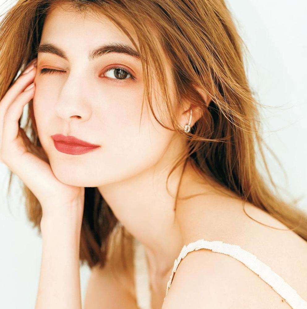 日本吴昕成最可爱混血女艺人,凭美貌吸百万粉丝,被迷得想谈恋爱