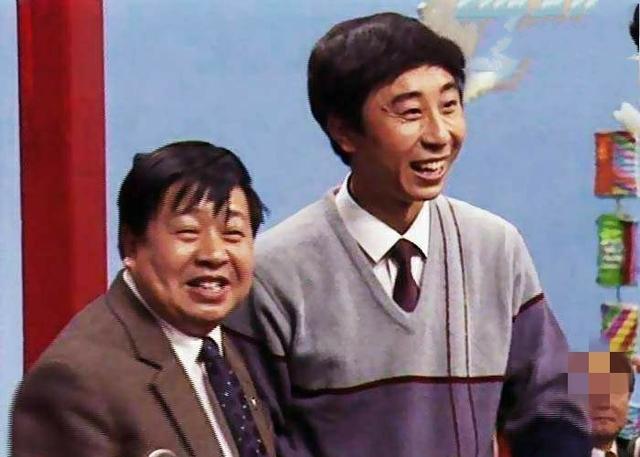 63岁冯巩与66岁李嘉存相聚两人含泪相拥小3岁却被叫巩哥