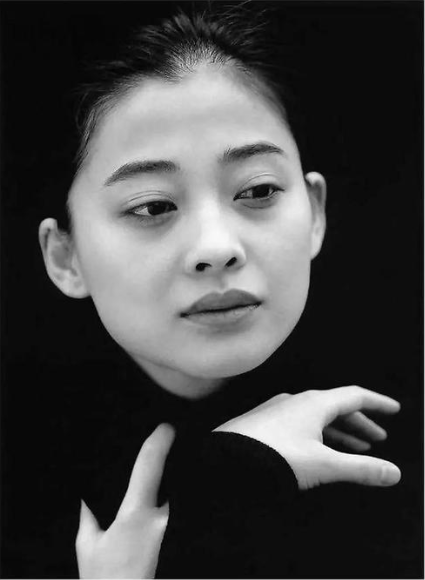 1994年春晚,朱时茂大变活人,充当道具的女孩,现在已成一线明星