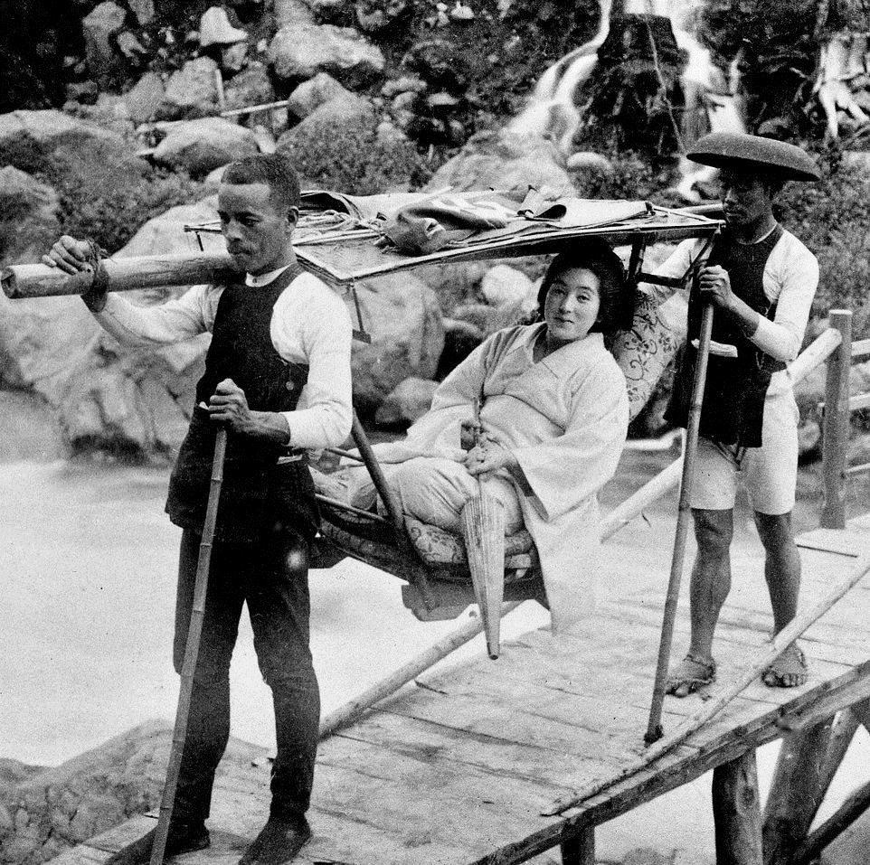 "老照片"1904年真实日本,富家女坐着车去喂梅花鹿_腾讯新闻