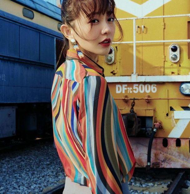 孙耀琦就很厉害了把花衬衫穿出了高级感搭配技巧值得借鉴