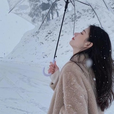 头像适合冬天用的冬季雪景女头