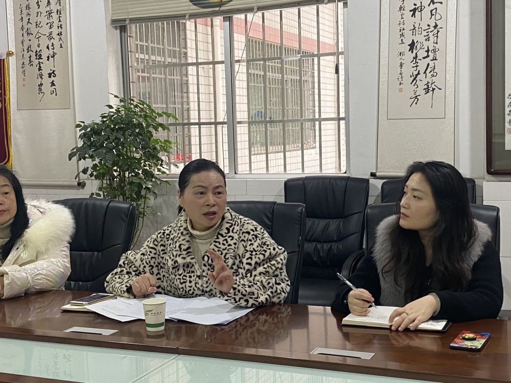 芦淞区教育局局长邓礼辉一行深入庆云山小学调研