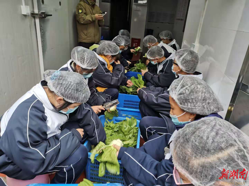 长沙市一中广雅中学开展走进食堂节约粮食活动