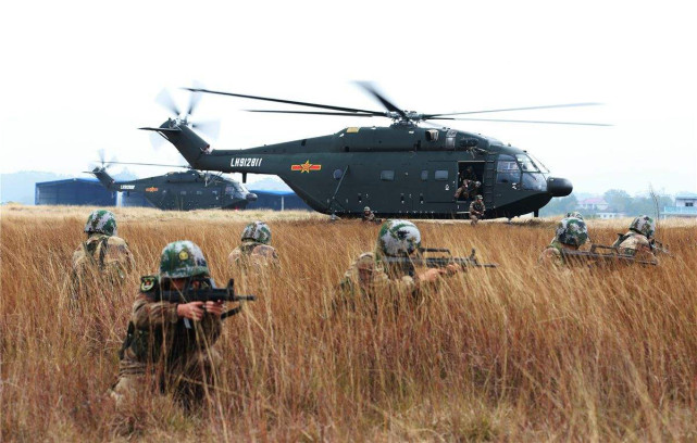 中国空中突击部队全新作战方式燃爆了一小时可横渡对面海峡