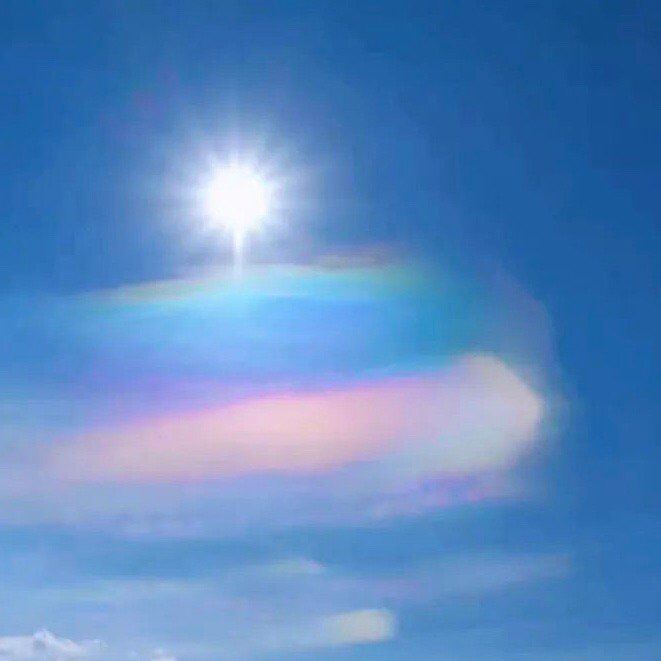 云南大理天现绚烂七彩祥云魅力云景火热流传网络圈