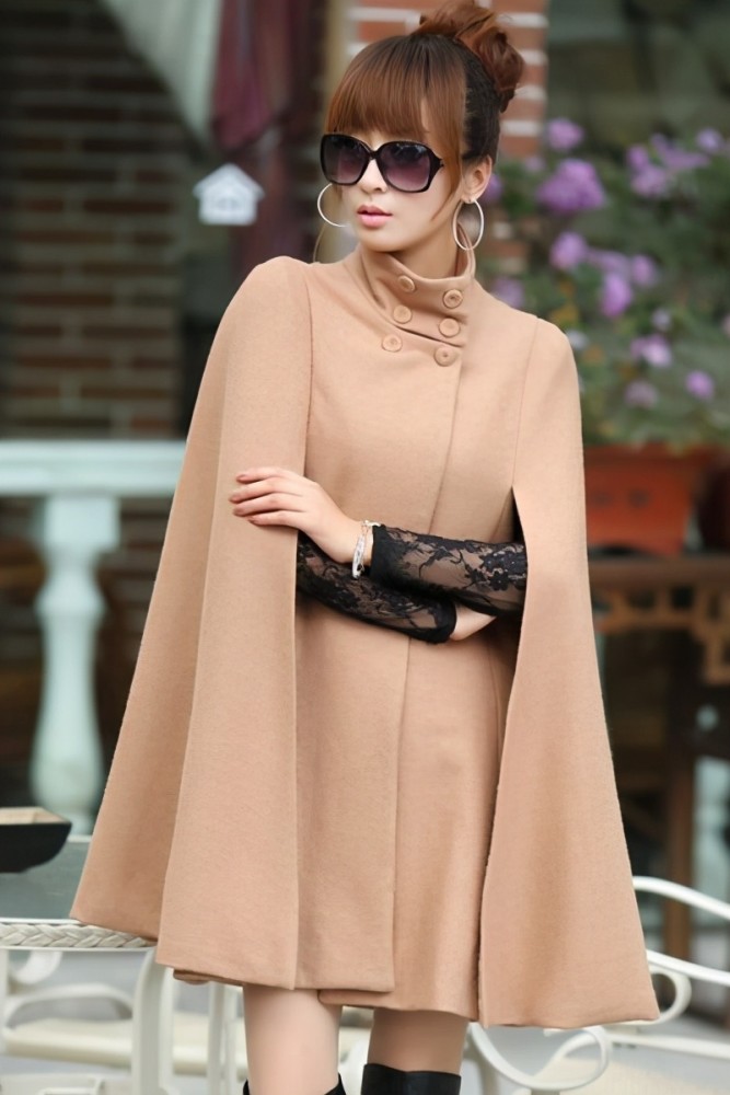 人字形斗篷外套的穿搭时尚风