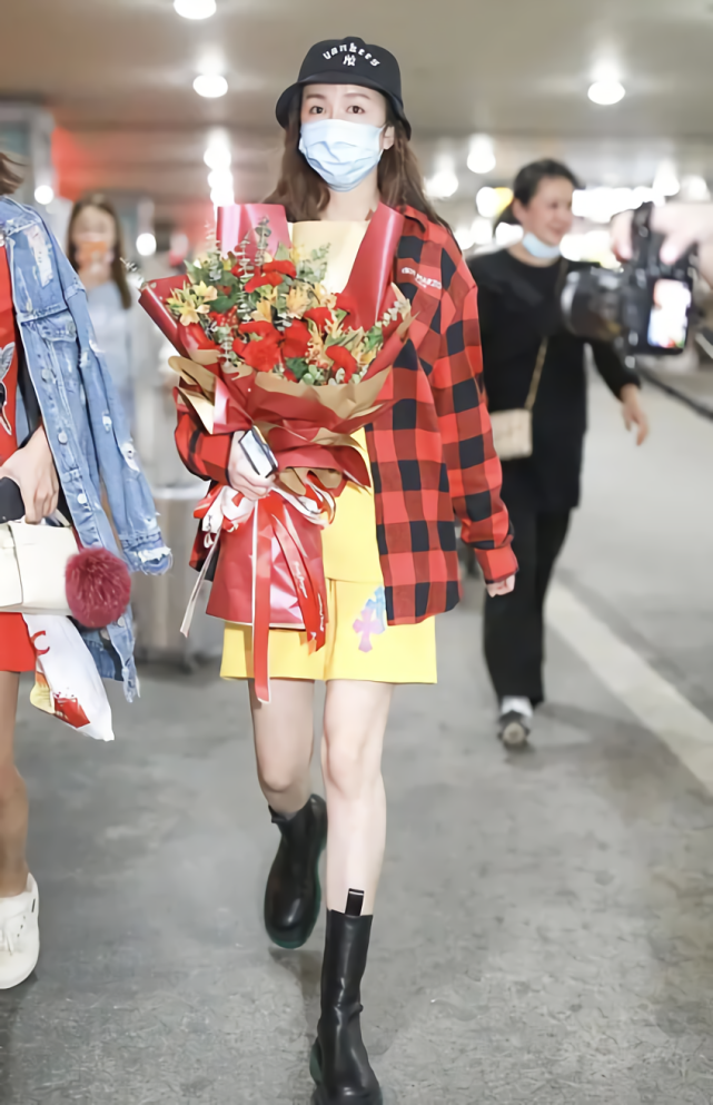 "胡一菲"艰难营业却被恶意关掉滤镜,当看到生图下的腿,我服了