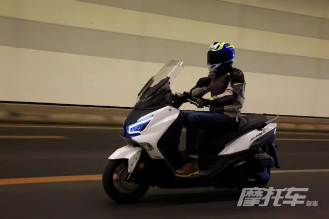 实拍新款三阳joymaxz300九妹换新颜