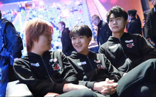 es花海称dyg上萧玦就能赢,打ag有手就行,绑兔认为萧玦不如笑影