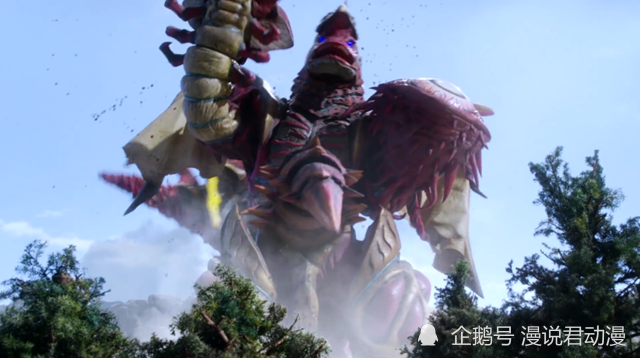 伽古拉趁着五帝兽对付泽塔之时露出的破绽,直接使用魔格大蛇的尾巴