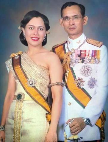 泰国太后从年轻美到老,老泰王为她从一而终,苏提达