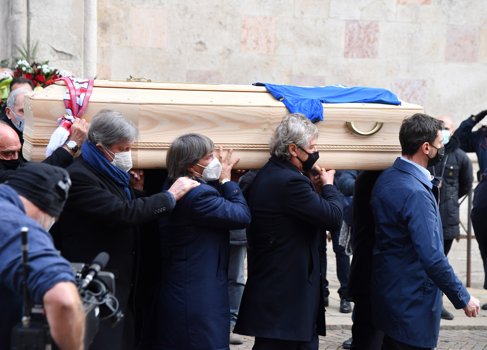 体育意大利足坛名宿保罗罗西的葬礼举行