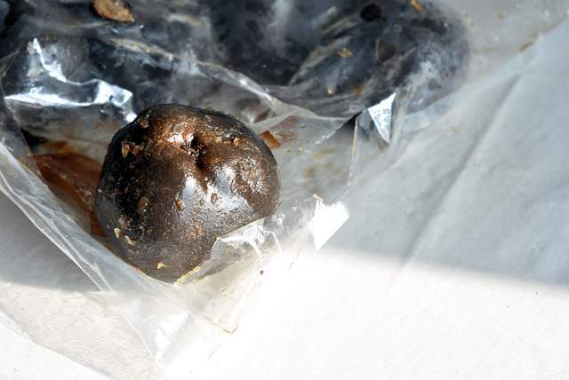 听东北网友话买了冻梨微波炉解冻后尝了口吐了网友你还真虎