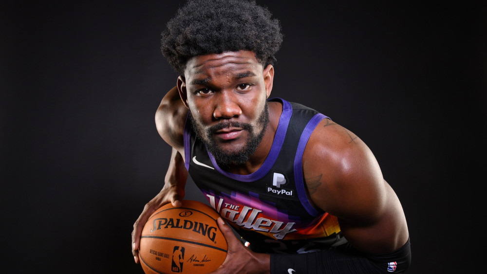 爵士主场迎战太阳,太阳在休赛期迎来了克里斯·保罗,保罗 布克 艾顿三