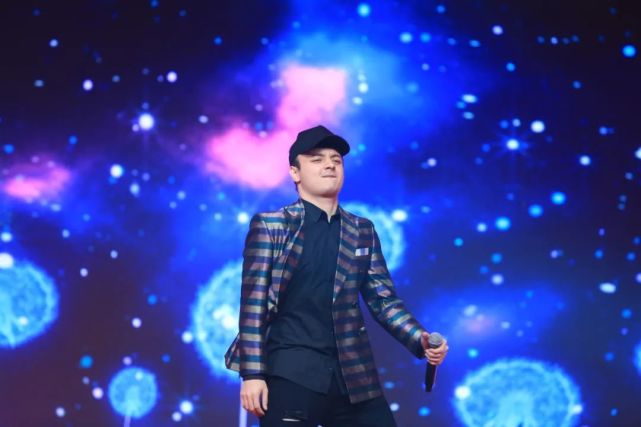 容嬷嬷扮演者:李明启老师星光大道 著名歌手:乌克兰吉米星光大道歌手