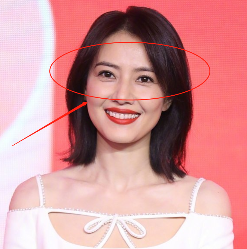 41岁高圆圆短发造型优雅亮相生图颜值堪比精修不愧是国民女神