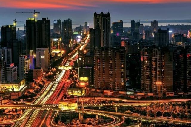 当今GDP_清华教授李稻葵:中国当前局势报告(完整版)