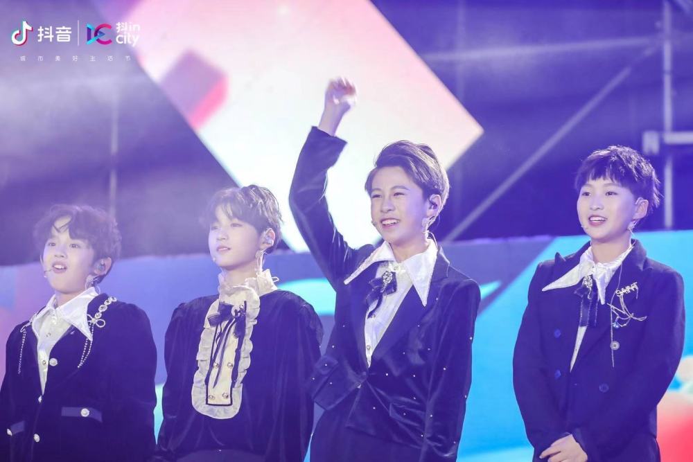 优秀少年成团之排名_《少年之名》四公舞台完美落幕14位少年发起“成团