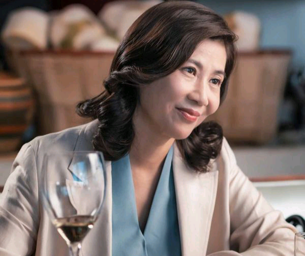 可湛羽最后还是为了钱,走上了不归路,让她悲痛欲绝,甚至于崩溃.