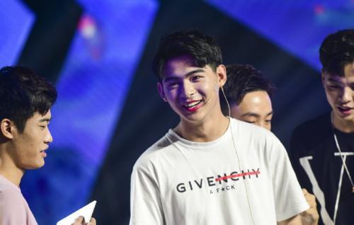 和平精英猛男杯上线xqf老板不求人亲自参赛有钱任性