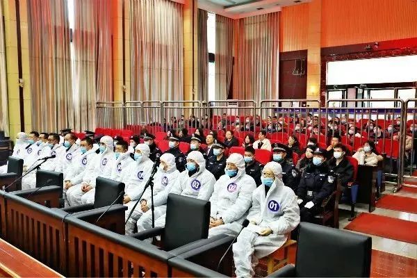 蔡锦玲钟平等13人新昌矿业等4公司涉嫌诈骗罪职务侵占等罪案一审开庭