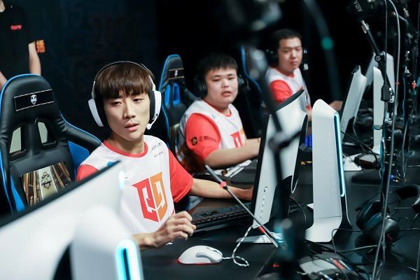 在上海的wcg预选赛中,solo再次与东珈战队展开正面交锋.