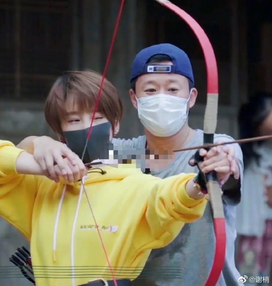 谢楠晒6岁儿子手臂线条