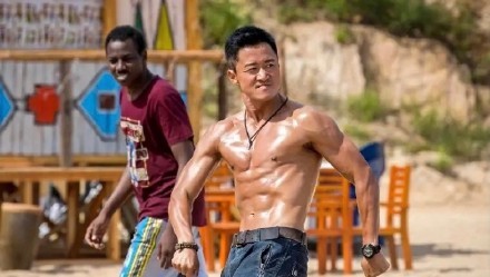 谢楠晒6岁儿子手臂线条