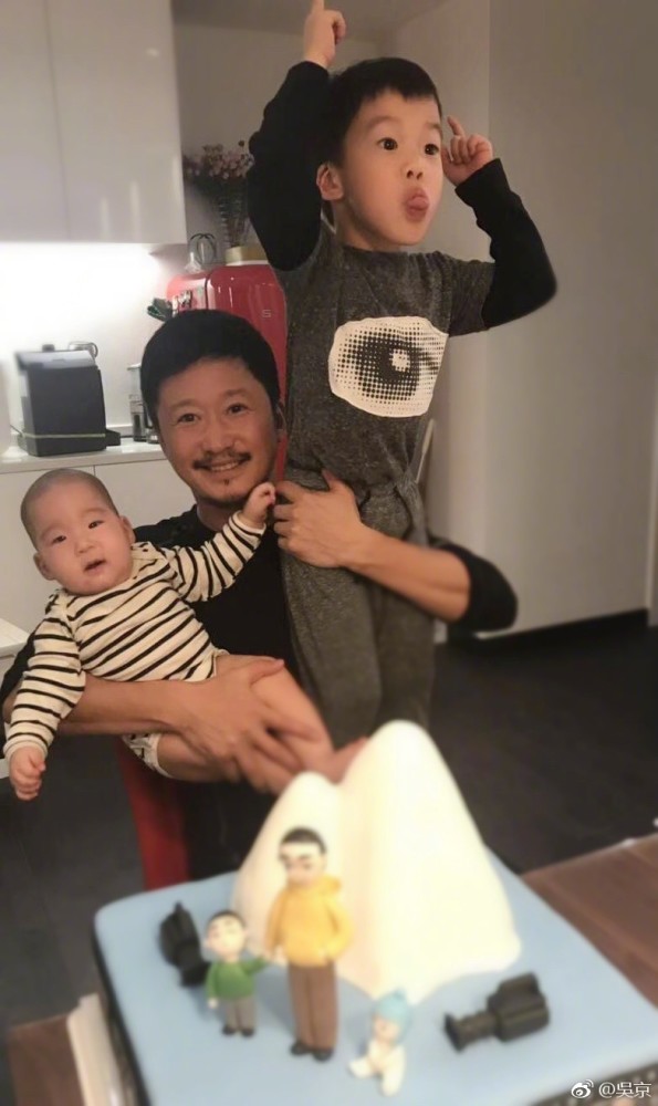 谢楠晒6岁儿子手臂线条