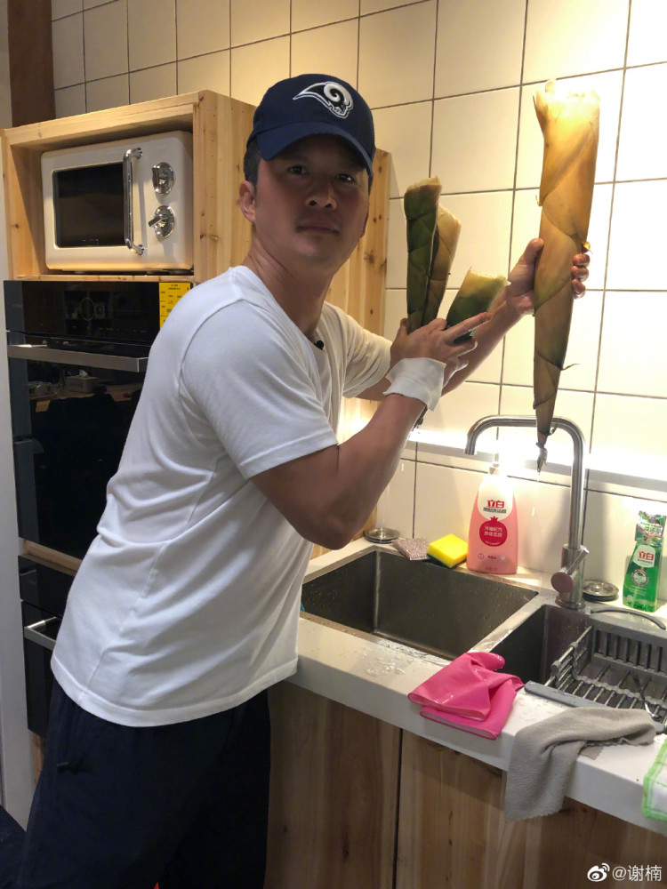 谢楠晒6岁儿子手臂线条