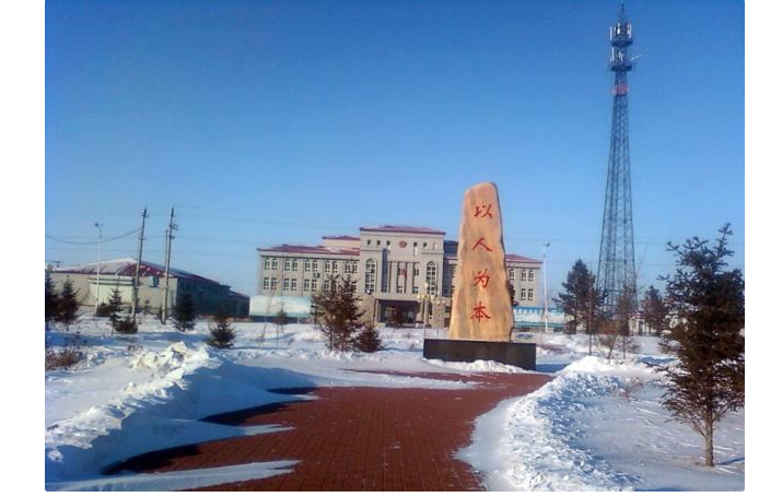 伏龙泉镇位于农安县最西端,距农安县城约50公里,伏龙泉镇西部大部分与