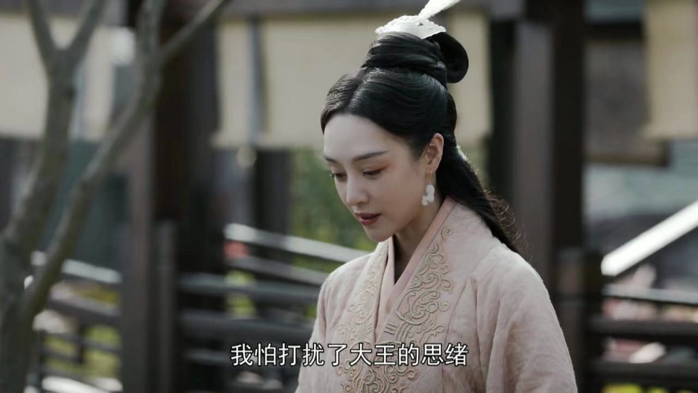 《大秦赋》嬴政才是第一个霸总!初遇就拉住芈华的手不放,爱上了