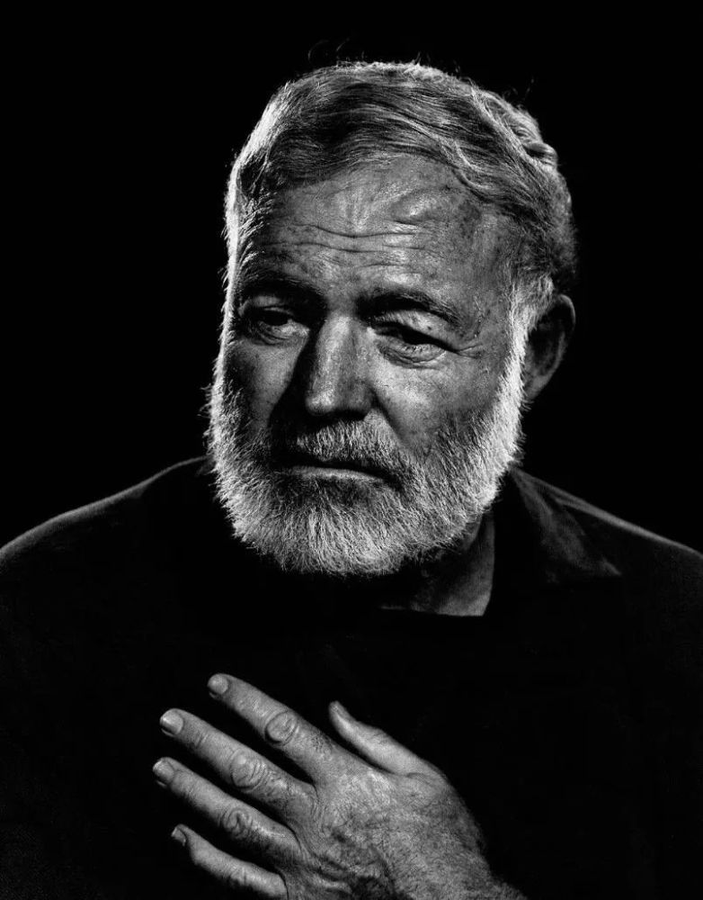 梅荷海明威为何会自杀在他的小说里可以找到答案