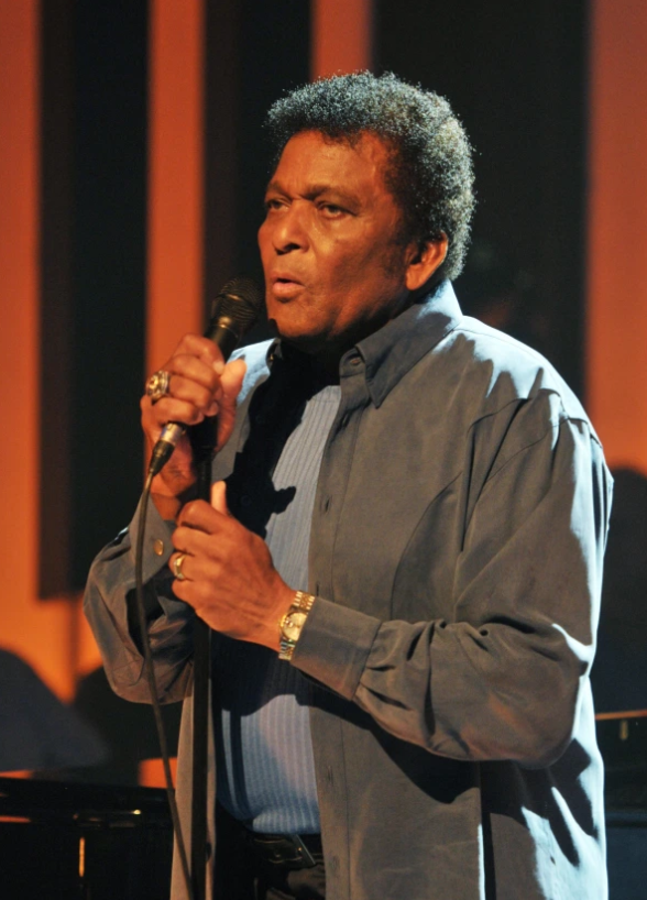 个热门歌曲,并于1972年获得了乡村音乐协会的最佳男歌手和年度艺人奖