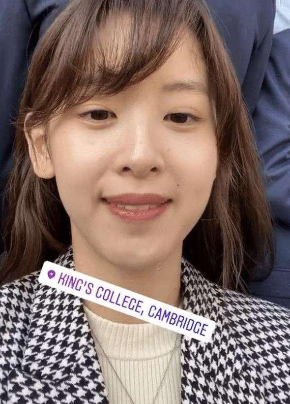 章泽天再次晒素颜,清纯人设已经崩塌,本人很普通并不好看!