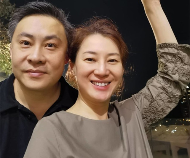 据悉,陈伶俐嫁给现任老公刘颂铭后,随丈夫搬入了山顶的超级豪宅区,与