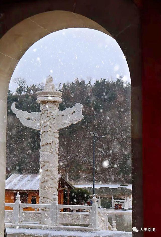 风雪中的东镇庙,就一个字,美!