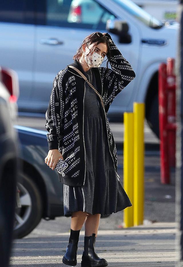 露西·海尔穿纪梵希外套拿圣罗兰包包,潇洒时尚,真美!_腾讯新闻