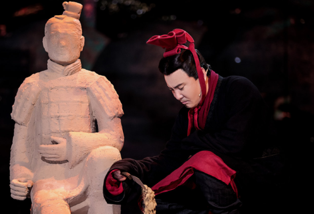 在《我就是演员》节目中,章子怡讲述自己拍电视剧时,一位饰演她剧