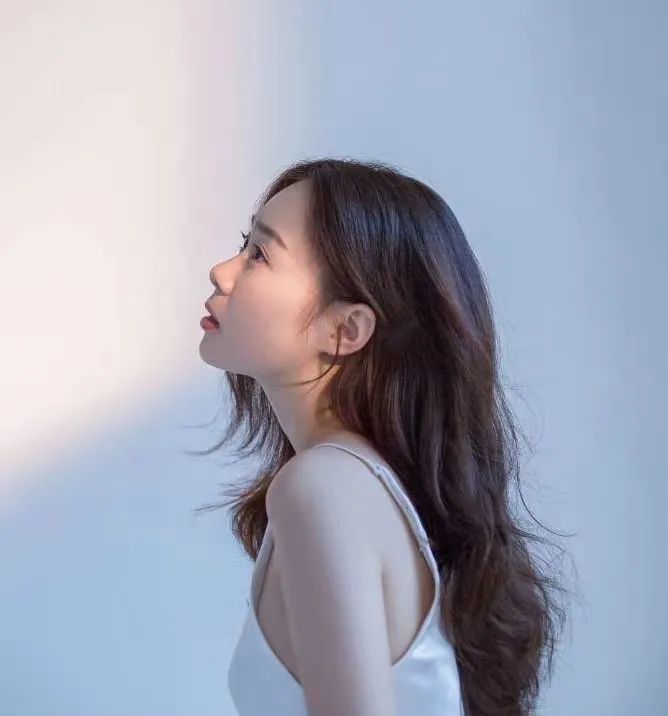 本期我们有幸邀请到了艺术学院国奖获得者杨诗妍同