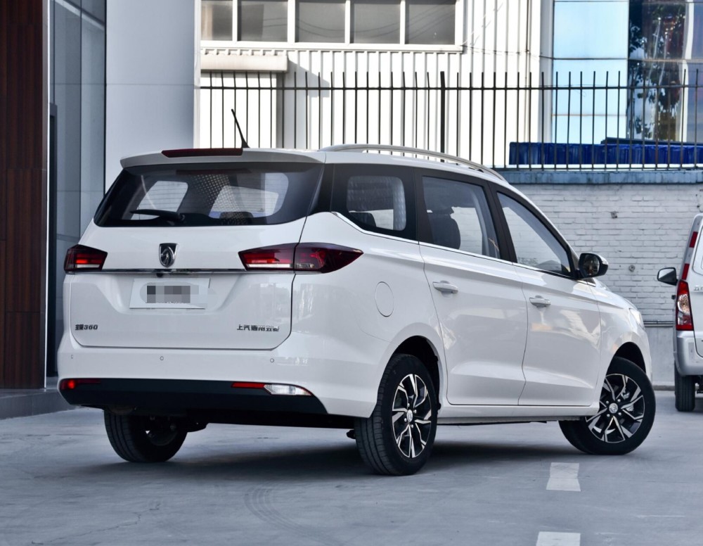 全新宝骏360到店六座大空间15t落地6万新造型真帅气