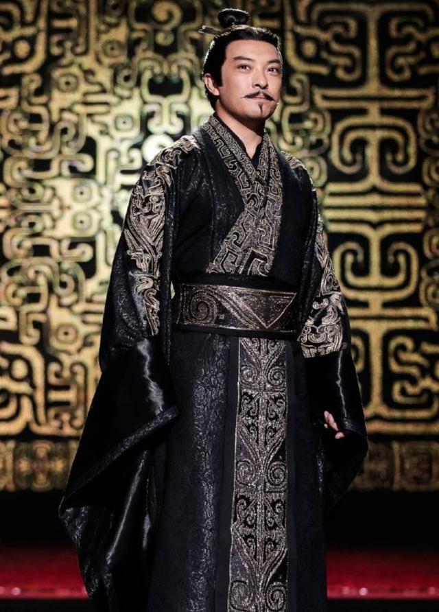 大龙的秦王才是秦王",还有网友则表示"吊打张鲁一的水平""这才叫演员