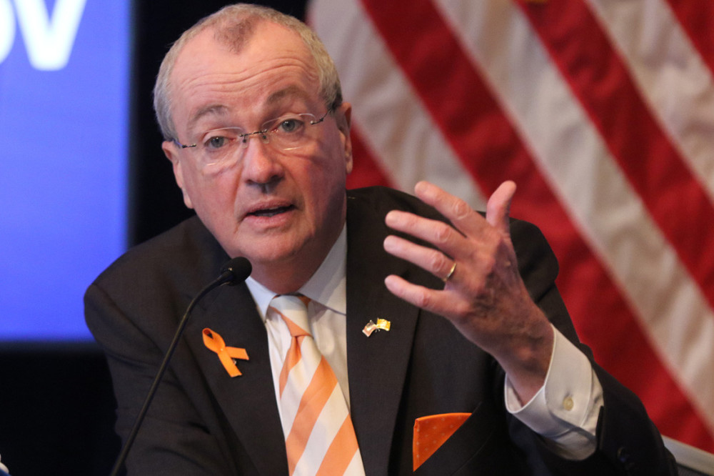 美新泽西州长疫苗接种将开始但未来几周仍是地狱