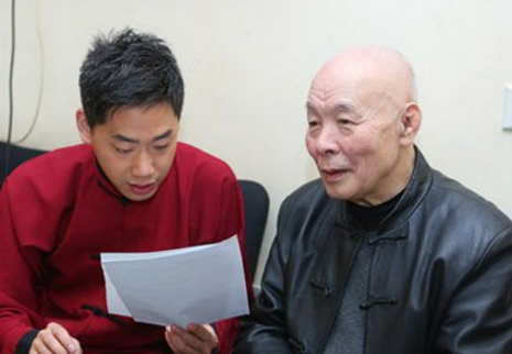 相声演员李丁最大的优点是表演活泼最大的缺点是过于活泼